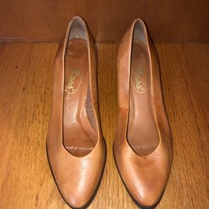 Bass Shoes - Vintage Bass brown leather heals Bass Shoes - Vintage Bass brown leather heals